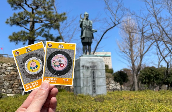 徳永家康の銅像と浜松市のマンホールカード2種類