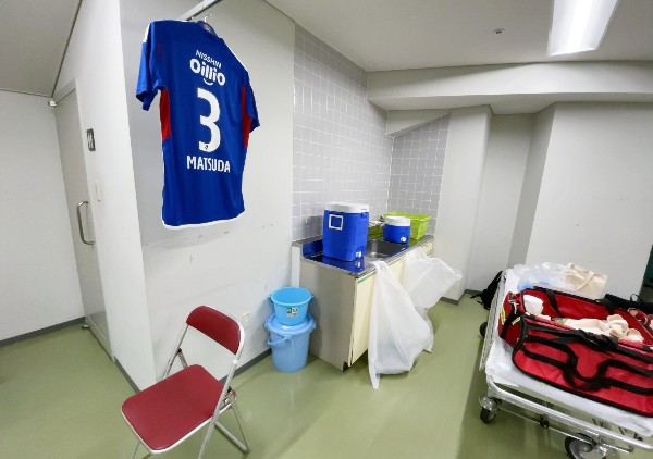 日産スタジアムの医務室にあった故 松田直樹選手のユニフォーム