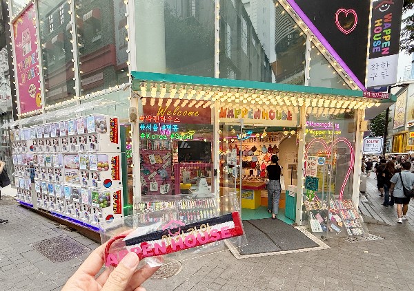 韓国の明洞（ミョンドン）にある「WAPPEN HOUSE」でオリジナルネームタグを作って来た。